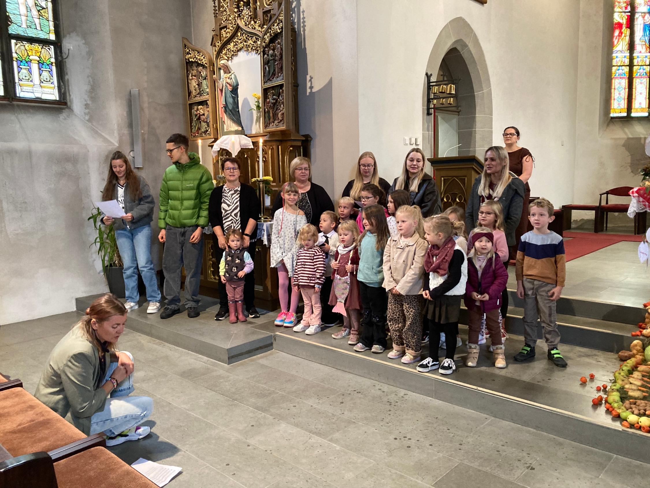 Die Kinder des Kindergartens St. Josef begeisterten mit ihren Liedern