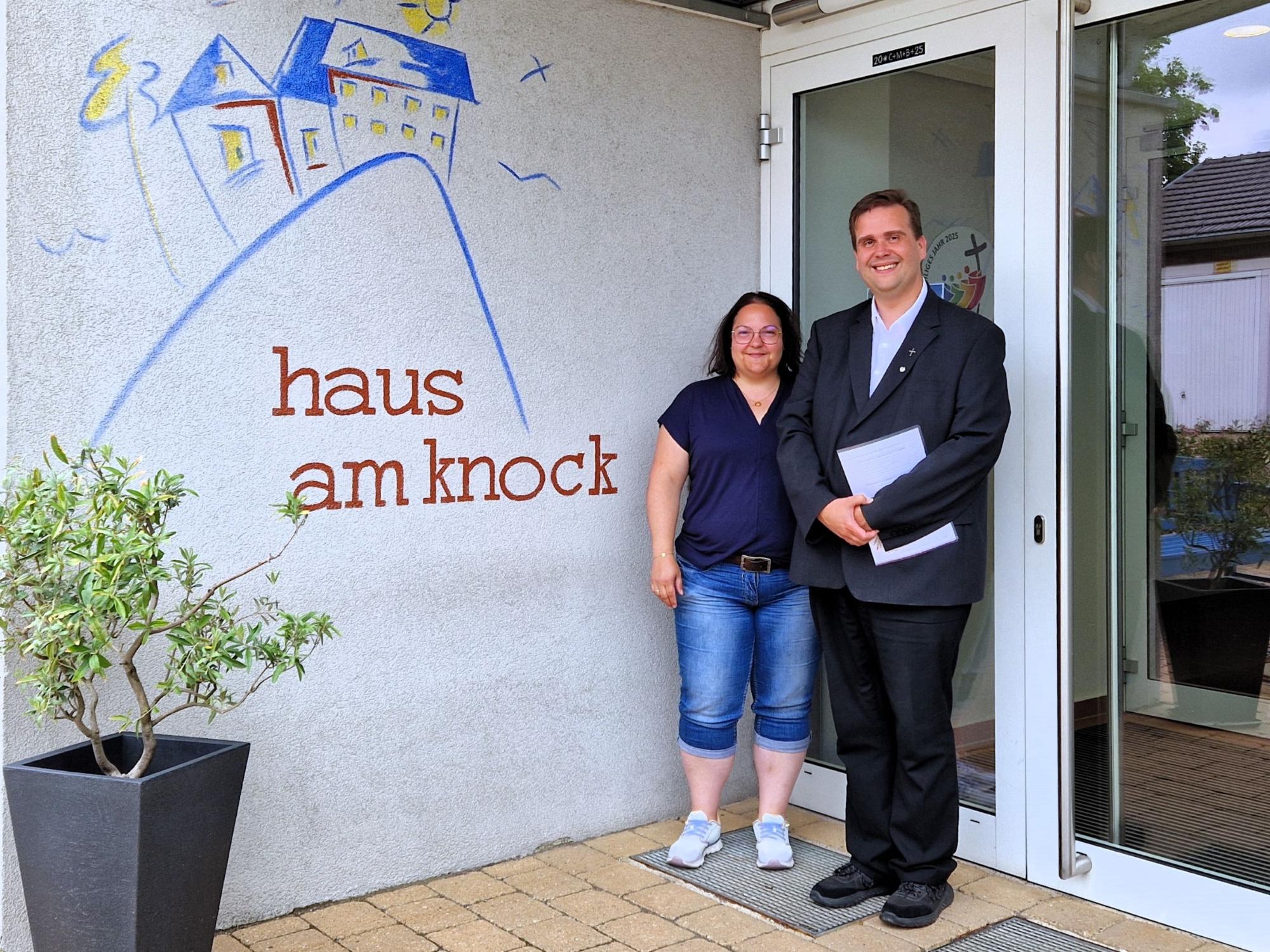 Die Arbeit im Jugendhaus „Am Knock“ liegt Detlef Pötzl sehr am Herzen, hier mit der Leiterin Kathrin Ritter.