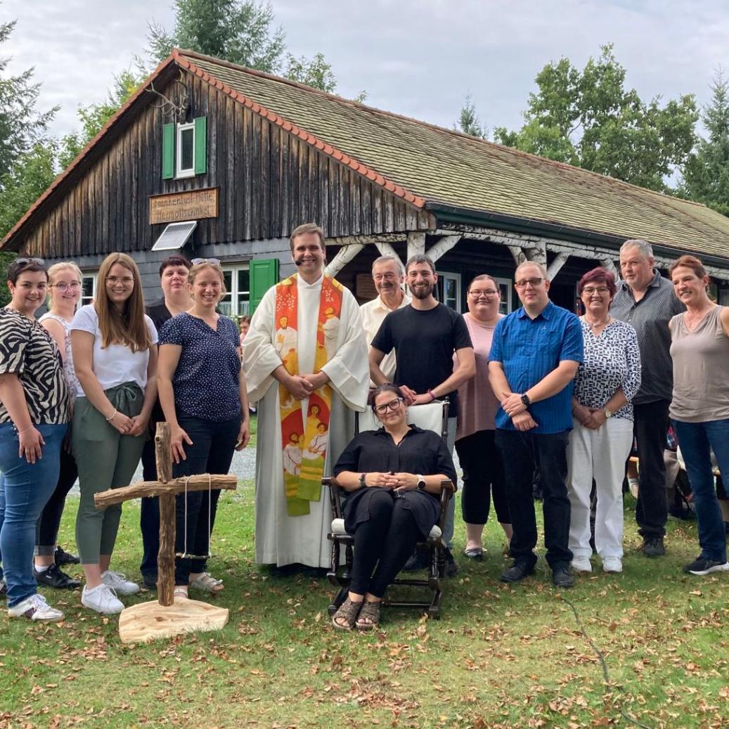 Gruppenfoto der Wallfahrtgruppe des Seelsorgebereichs Frankenwald